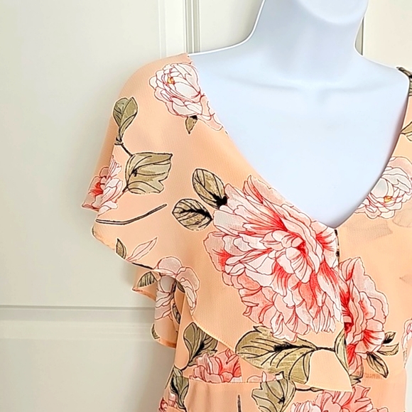 Floral ruffle sleeve dress - Picture 7 of 9